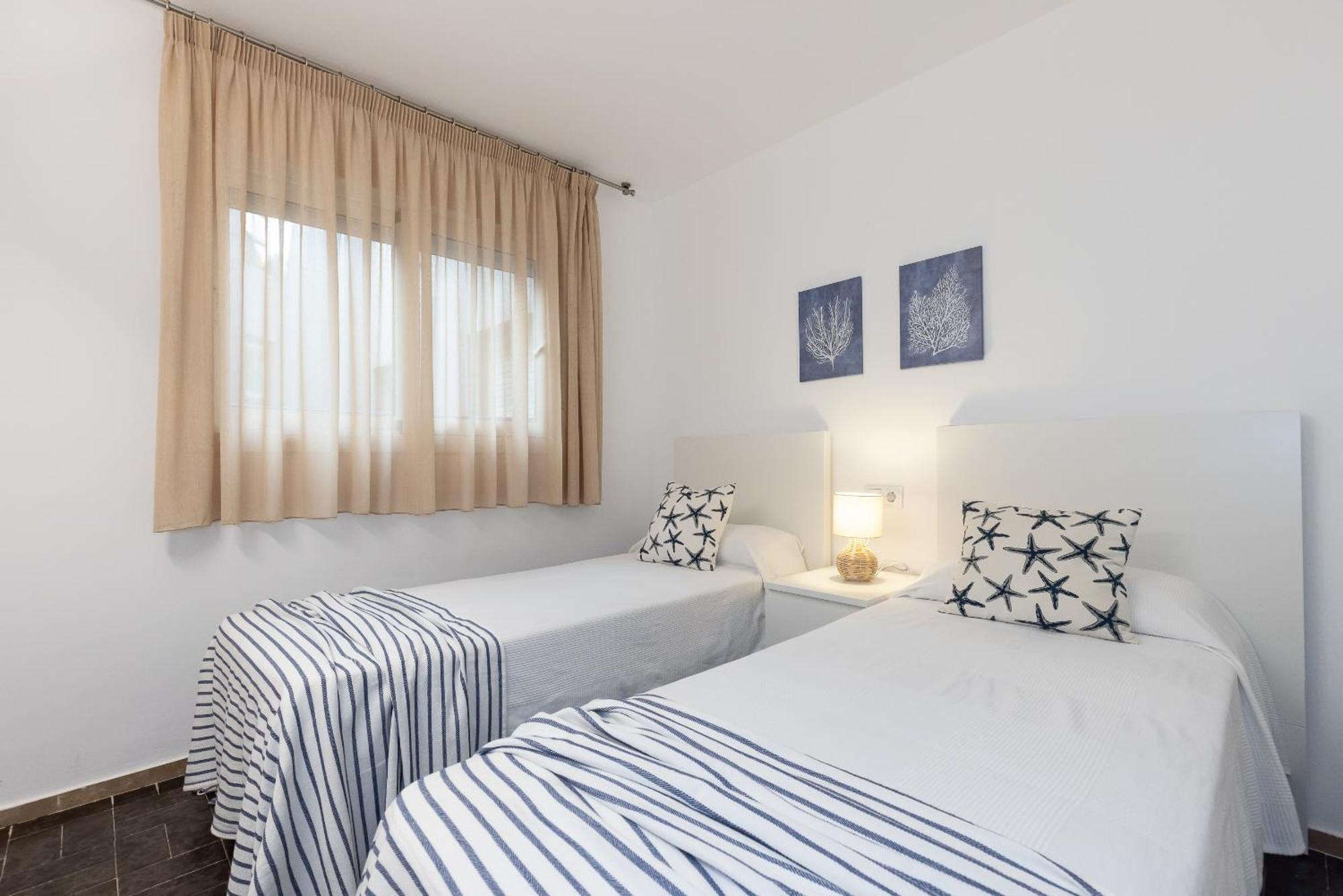 Uhc Dms Family Apartments Cambrils Bilik gambar